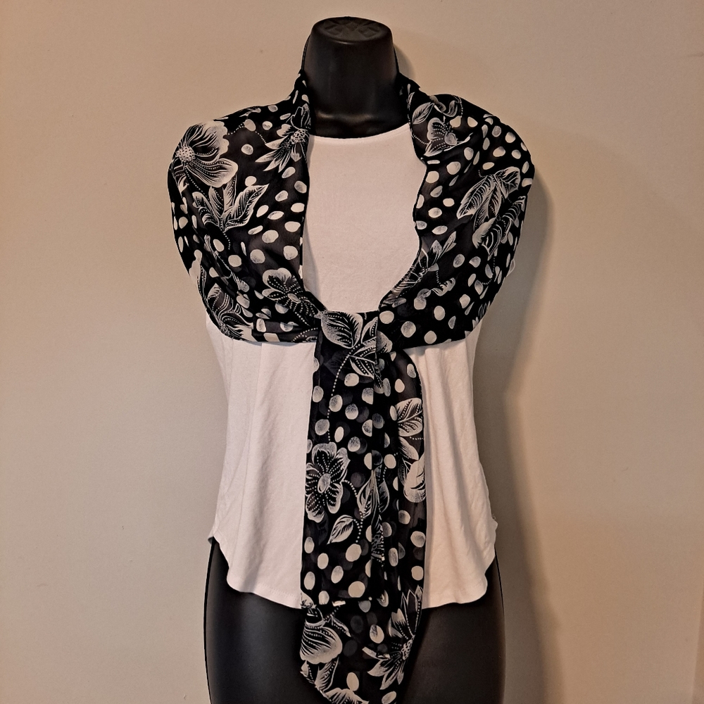 Gorgeous scarf, New without tags